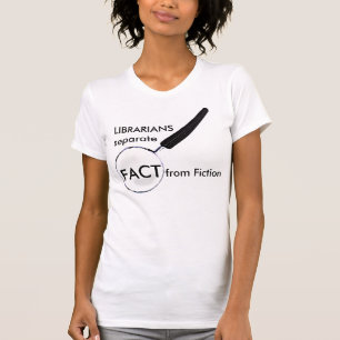 司書 – ファクトとフィクション Tシャツ