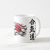 合気道の漢字と日の丸のデザインがプリントされたドリンクマグ コーヒーマグカップ (正面右)