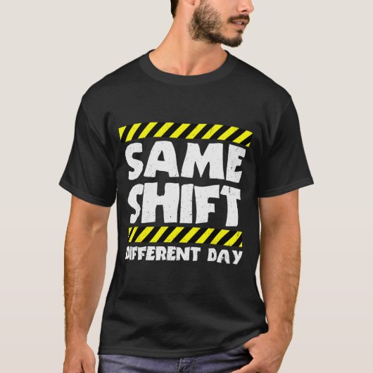 同じシフトでも日付が違う - Facto 面白い仕事のミーム Tシャツ (正面)