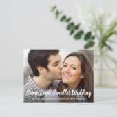 同じ愛 小規模なダウサイズされたウェディング シンプルな写真 案内ポストカード (スタンド正面)