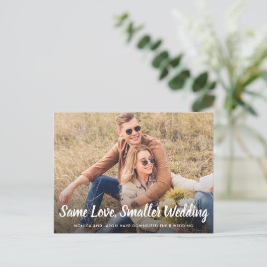 同じ愛 小規模な縮小結婚式の写真 案内ポストカード (スタンド正面)