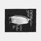 同じ新年 同じバカライフ ペンギンジョーク 面白い フリースブランケット (正面(横))