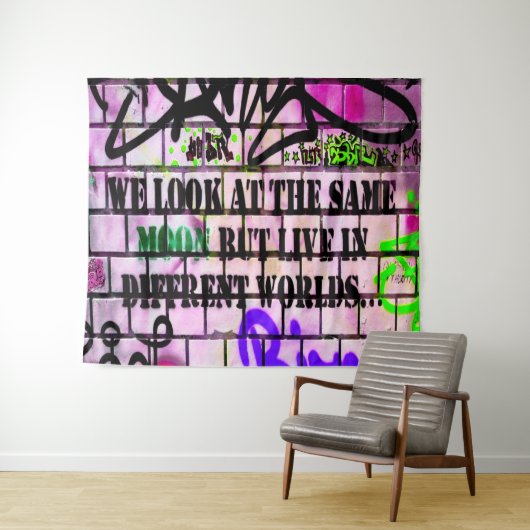 同じ月違うの世界カラフル落書 タペストリー (インサイチュ(横))