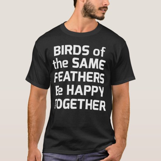 同じ羽の鳥は一緒に家族で幸せになる Tシャツ (正面)