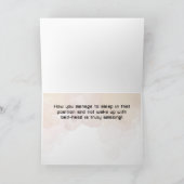 同僚がデスクで寝ているおもしろい誕生日カード カード (内部)