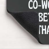 同僚が私たちより良く見つかるのを幸せに マウスパッド (コーナー)