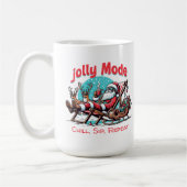 同僚へのプレゼントに最適な「Jolly Mode Santa Chill Sip Repeat」 コーヒーマグカップ (左)