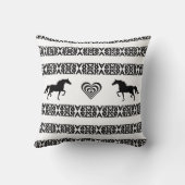 同心円のハートと馬を白黒のパターンで描く クッション (裏面)