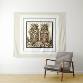 同性新郎のグアヤバパイナップルポリネシアンレトロウェディング タペストリー (インサイチュ(横))