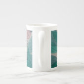 同時代の串のようなピンクの花と葉フローラ ボーンチャイナマグカップ (裏面)