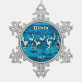 同期スイミングホリデーギフト スノーフレークピューターオーナメント (正面)