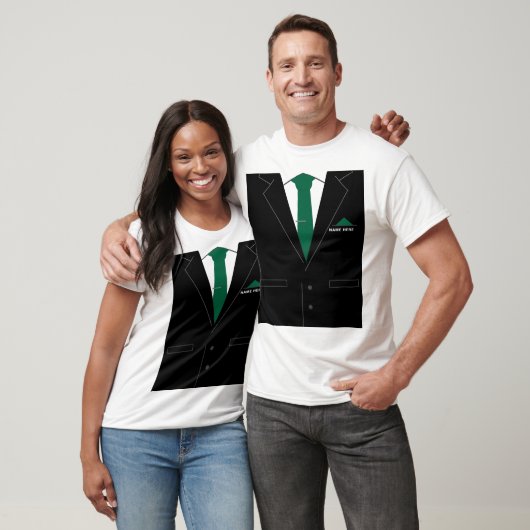 名おもしろいパーソナライズされた前Tシャツブラックスーツとネクタイ Tシャツ (ユニセックス)