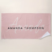 名エレガントモダン前のパーソナライズされたモノグラム ビーチタオル (正面)