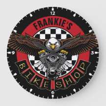 名カスタマイズ前バイクもしくは自転車に乗る人バイクショップガレージ