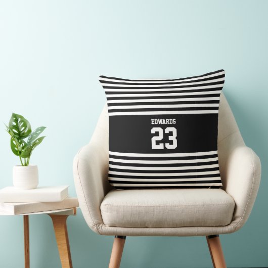 名カスタム前のストライプの付いたスポーツ クッション (椅子)