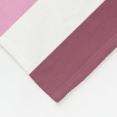 名ガーリー前付きピンク・レッド・ワストライプイド・ホリゾンタル フリースブランケット (角)