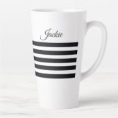 名クラシックパーソナライズされた名ブラック&ホワイトストライプ カフェラテマグ (右)