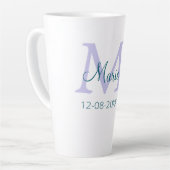 名シンプルミニマル前モノグラム紫の緑の日付を追加 カフェラテマグ (左アングル)