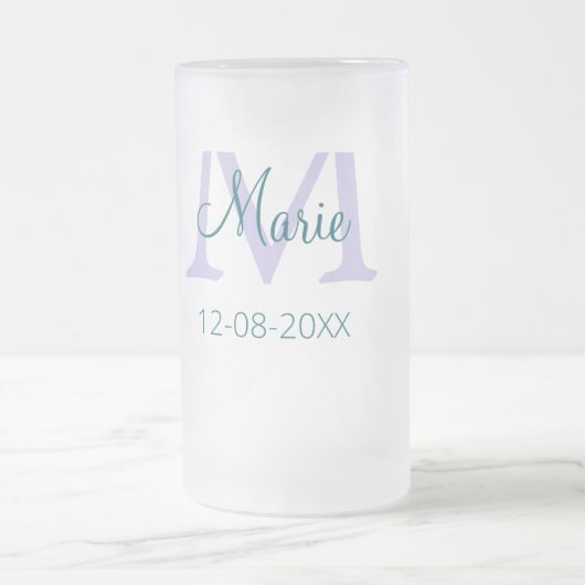 名シンプルミニマル前モノグラム紫の緑の日付を追加 フロストグラスビールジョッキ (中央)