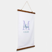 名シンプルミニマル前モノグラム紫の緑の日付を追加 吊り下げ型タペストリー (傾斜あり)