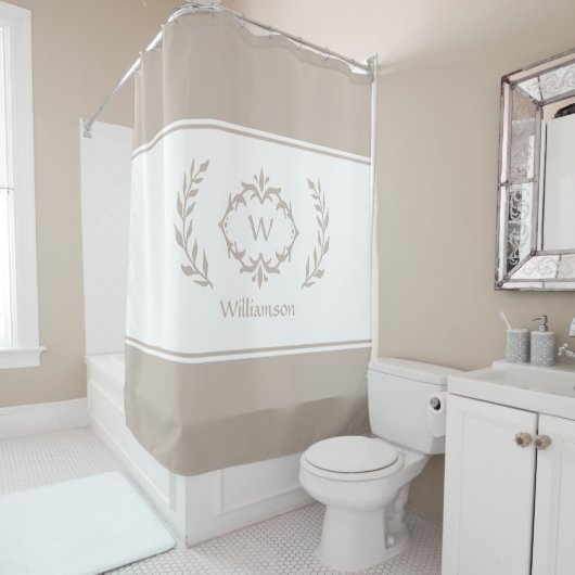 名パーソナライズされたモノグラムのイニシャルベージュホワイト シャワーカーテン (インサイチュ)