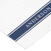 名パーソナライズされた前の編集可能な色のストライプ ロングテーブルランナー (コーナー)