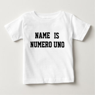 名パーソナライズされた前はNumero Uno ベビーTシャツ