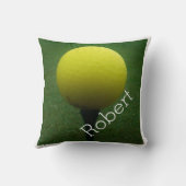 名パーソナライズされた前イエローゴルフボール クッション (裏面)