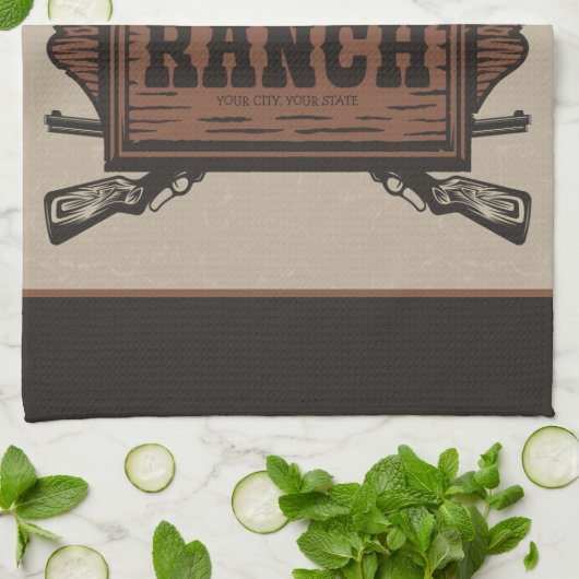 名パーソナライズされた前カウボーイガンズウェスタンランチサイン キッチンタオル (折り畳み)