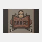 名パーソナライズされた前カウボーイガンズウェスタンランチサイン ドアマット (正面)