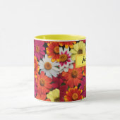 名パーソナライズされた前カラフルSummer Zinnias Mug マグカップ (中央)