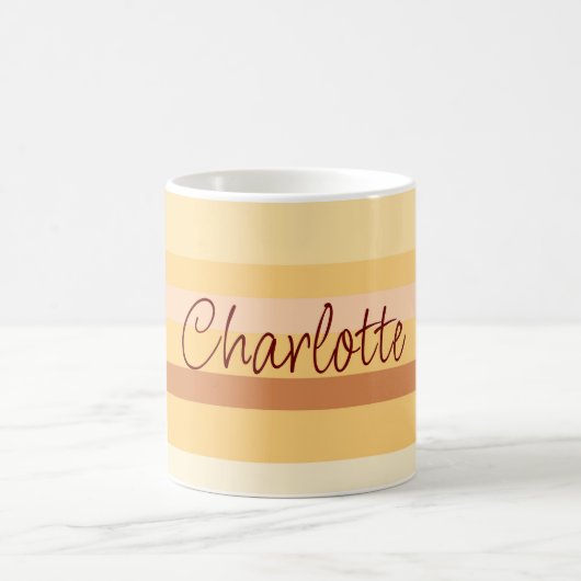 名パーソナライズされた前スタイリッシュベージュストライプ コーヒーマグカップ (中央)