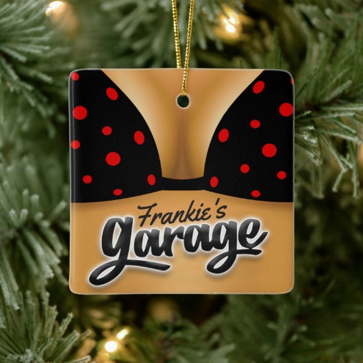 名パーソナライズされた前ビキニBabeガールマンケーブガレージ セラミックオーナメント (ツリー)