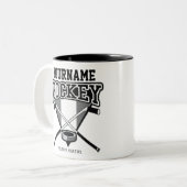 名パーソナライズされた前ホッケープレイヤースティックパックチーム ツートーンマグカップ (正面左)