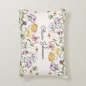 名パーソナライズされた前ワイルドフラワーガーデン アクセントクッション (正面(垂直))