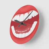 名パーソナライズされた前歯科医院口の待合室 ラウンド壁時計 (傾斜)