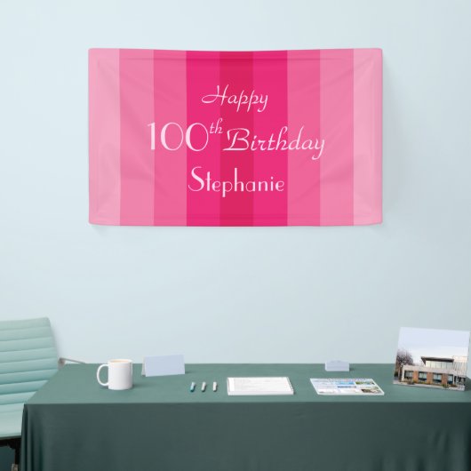 名パーソナライズされた前100誕生日ピンクストライプ色 横断幕 (トレードショー)