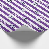 名パーソナライズされた前、サッカー、紫の白 ラッピングペーパー (角)