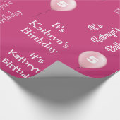 名パーソナライズされた前&年代誕生日ピンク ラッピングペーパー (角)