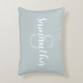 名パーソナライズされた称付き青枕イニシャル アクセントクッション (正面(垂直))