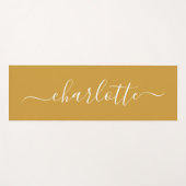 名パーソナライズされた称Chic Chilligraphy Mustard Yellow  ヨガマット (正面(横))