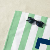 名モダンパーソナライズされた前Navy Green ストライプの ビーチタオル (インサイチュ)