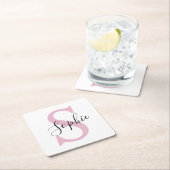 名モダンパーソナライズされた名モノグラムピンク スクエアペーパーコースター (インサイチュ)