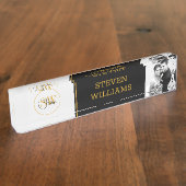 名モダンモノグラムの前と署エレガント名 デスクネームプレート (側面)