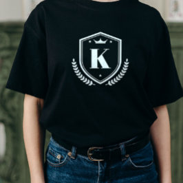 名モノグラムのイニシャルローレルリースバッジ Tシャツ