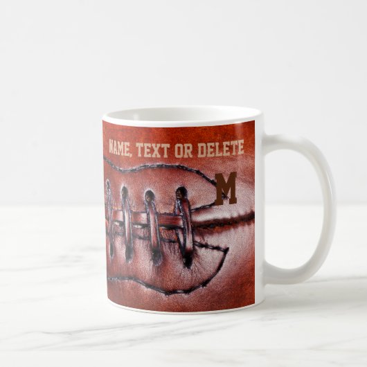 名前およびモノグラムまたは数ヴィンテージのフットボールのマグ コーヒーマグカップ (右)