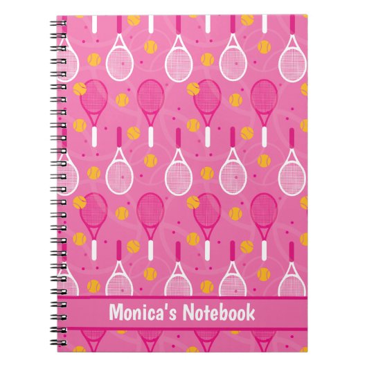 名前でピンク&ホワイトテニスラケットパターン ノートブック (正面)