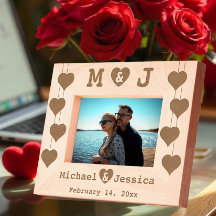 名前とイニシャルが入ったロマンチックなカップルの記念品