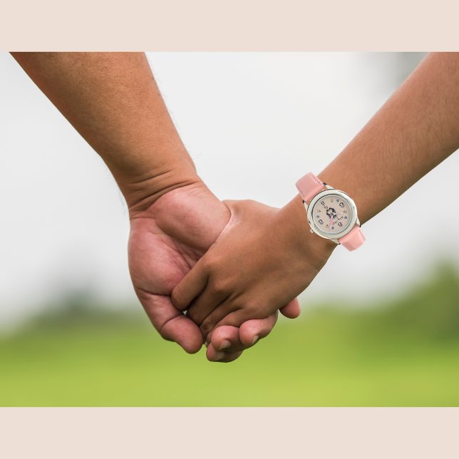 名前とイニシャルが書かれたキュートなペンギン 腕時計 (Cute penguins Girl watch, Pink, customizable name & initials.
Bilingual text. Multilingual Project.)