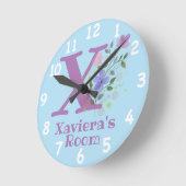 名前とイニシャルを持つフローラデザインの時計 ラウンド壁時計 (傾斜)